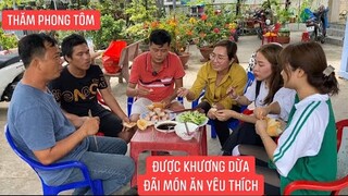 Lên nhà Khương Dừa hội ngộ cùng team làm chương trình TTDH bất nghờ được bạn đãi món ăn yêu thích