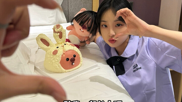 今天是我的生日！谢谢大家祝我的生日快乐！谢谢你们看我的视频喜欢我 希望可以一直给大家带来快乐～