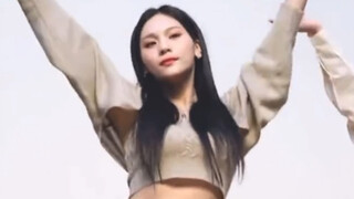 يا إلهي، هذه الخصر لجين ييوان... (مشهد كبير لغسل دم أبوي المعجبين)