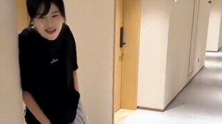 Gadis Tionghoa Tiktok meniru Huang Mao menjadi viral di internet asing, tindak lanjut dari koleksi t