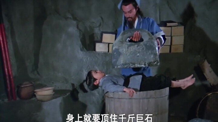 Sejak kecil, anak laki-laki ini mandi dengan pasir besi hanya untuk melatih keterampilan bela diri y