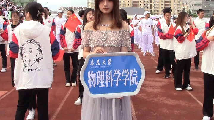 The goddess holding the sign: Qingdao University Track and Field Games Opening Ceremony on May 18, 2