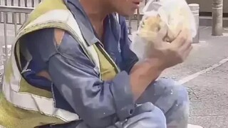 Uncle eats steamed buns
