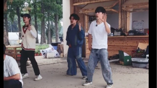 معلم الرقص تشو يوان بدأ الدروس أخيرًا! أخيرًا سنرى السيد جيانغ يرقص!