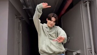 Thần lại xuất hiện rồi! Lực Hoàn nhảy bài hát mới MONA LISA của Jung Ho Seok, sao mỗi lần cậu nhảy đ