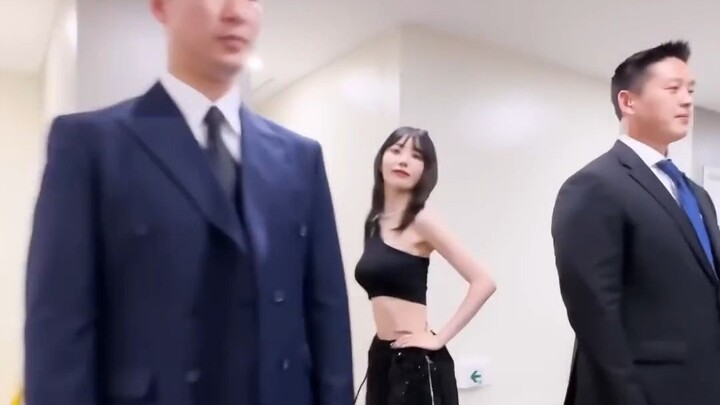 【Miyawaki Sakura】 Wanita tsundere dan pengawalnya yang dingin (konyol)~~