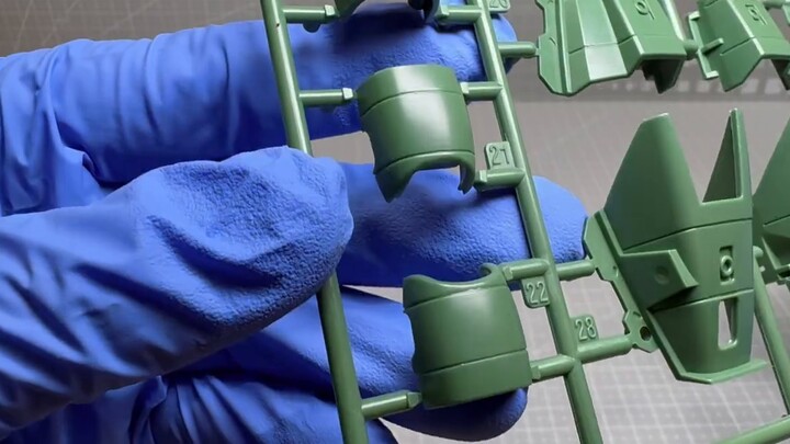 A genius in color change! A little humorous! The green HG Thunderbolt Psycho Zaku is here! Beautiful