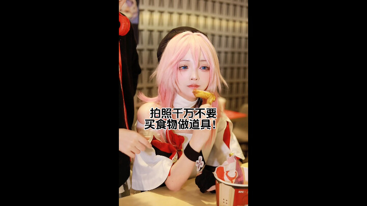 On March 7, I kicked off my KFC eating show and got swarmed by onlookers!