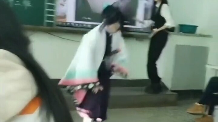 Phần Thùy Tiên, phần Gia Hân bên cạnh, Lao Ji TV.