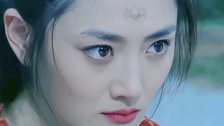 Now this is what you call a “drama-throwaway face”! Playing all the roles across the three realms, a