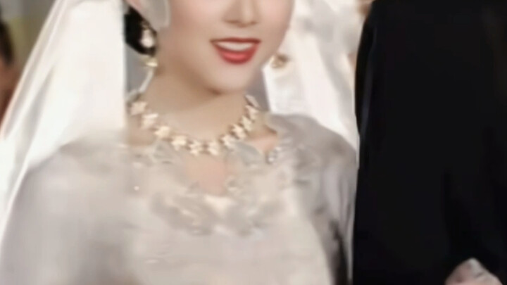 Oh my god! Her *–style wedding look truly glows with beauty.