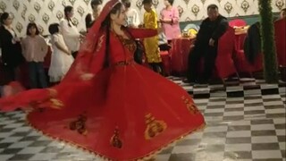 A Uyghur dance excerpt from the TV series "Anarhan," starring Dilraba Dilmurat