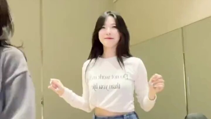 小白跳hype boy真的好可爱谁懂