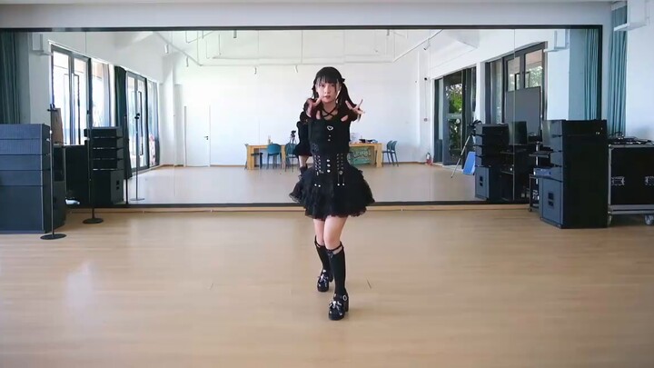 Old-fashioned house dance? Love Me If You Can