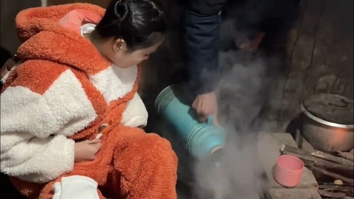 College students return to their hometown and soak their feet every night