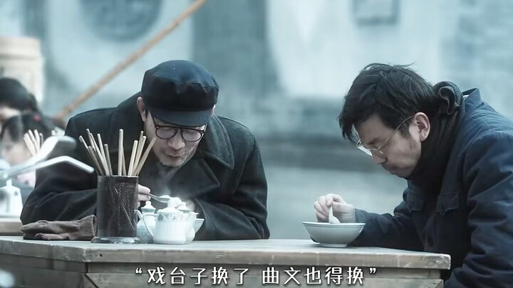 يحلّق في الفضاء عبر السحب والغيوم، نجم واحد وصاروخان يسطّران مجدًا باهرًا. التنين السماوي والصقر الف