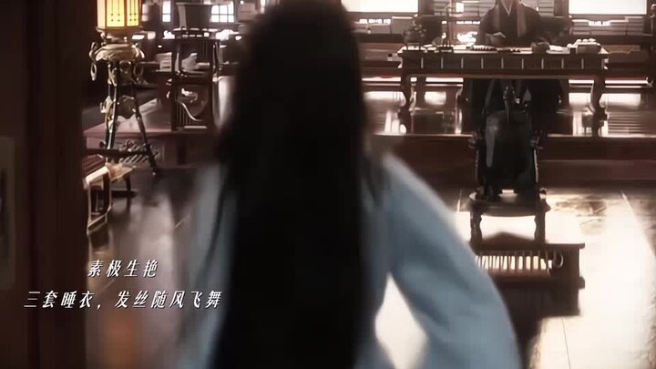 Simple yet strikingly beautiful—she’s a quintessential beauty.