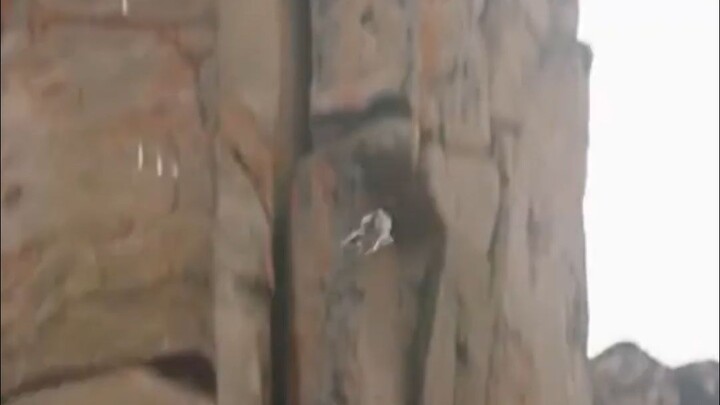 Không nhảy chắc chắn chết đói, nhảy xuống vẫn còn một tia hy vọng.