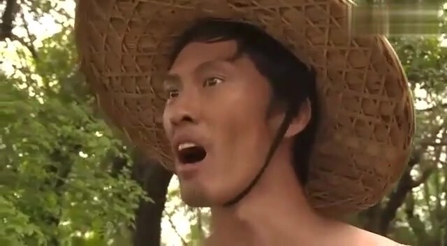 "ต้นตอแห่งความชั่วร้ายทั้งหมด" อดีตภาคตะวันออกเฉียงเหนือ: รองเท้ายางสีเหลือง กางเกงขายาว นักเวทย์ระย