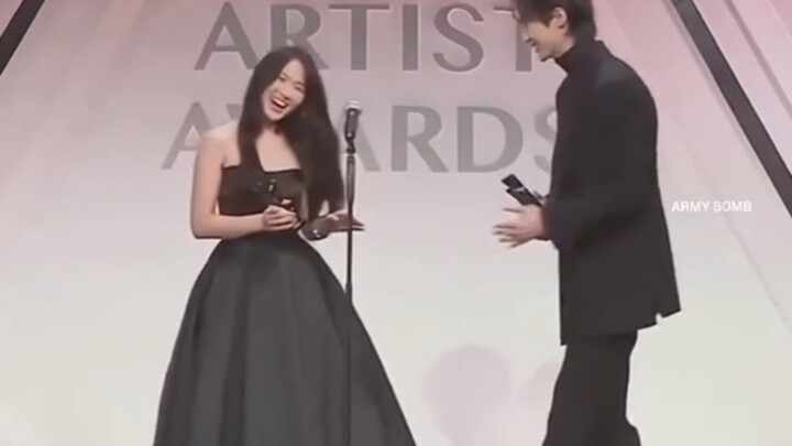 รวมคลิปวิดีโอที่ได้รับยอดไลก์เกินล้านบนยูทูบ หัวข้อ "นักแสดงเกาหลีและนักแสดงจีนต่างก็เป็นสุภาพบุรุษ"