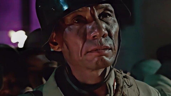 “Bốc thăm Đội Tự Sát”: Trung hiếu khó vẹn toàn! Giây phút chia ly, con trai rơi lệ nhìn mẹ già.