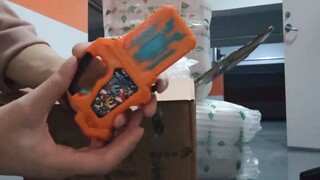 Three boxes of belts arrived, all brand new with boxes, and a lot of stuff in the shipping boxes. #假