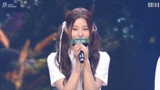 Huh? Turns out the cat paw dance was choreographed by JYP himself...