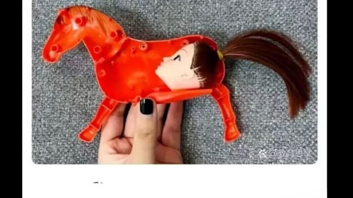 Spontaneously decided to attach a ponytail to my niece's toy horse...— Episode 381 of Diaotu Jokes C