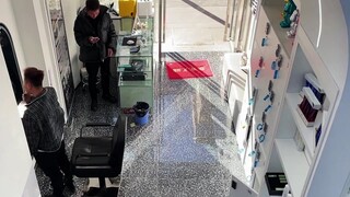 理发尸：我能让你头发落地，也能让你头落地