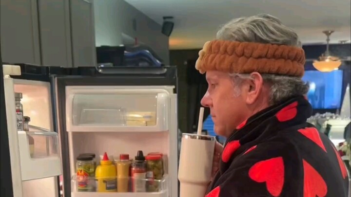 Dad Imitates How His Daughter Acts at Home