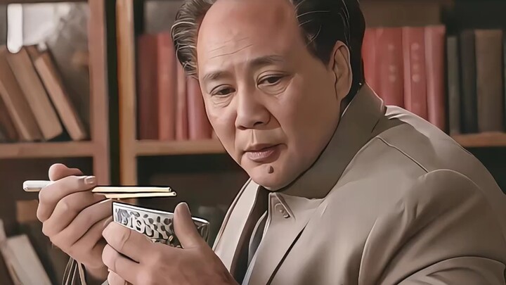 Chủ tịch Mao khi nhìn thấy món rau khổ qua do cậu bé tặng đã xúc động rơi nước mắt, khoảnh khắc ấy t