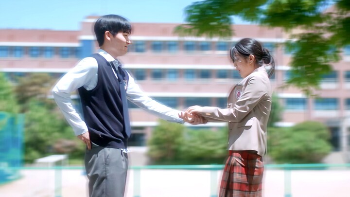 ยกให้เป็นซีนจิ้นแห่งปีทันที! เธอเข้าใจผิด แต่เขาดึงเธอเข้ามาแนบชิด ความรักสุดโรแมนติกของพ่อแม่เรียกค