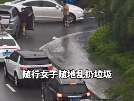 رجل قاد سيارته بسرعة فائقة فرشَّ المارة بالماء، فتقدم أحد المارة لطلب تفسير فتعرض للضرب. رواد الإنتر