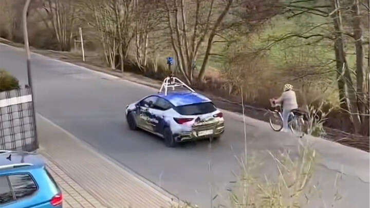 Cuối cùng thì cũng hiểu tại sao trong Street View lại chụp được nhiều bức ảnh kỳ lạ đến thế.