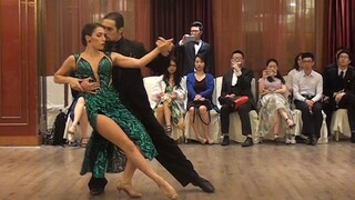 U Tango - 你是馋他的身子？还是馋她的身子？ | 阿根廷探戈