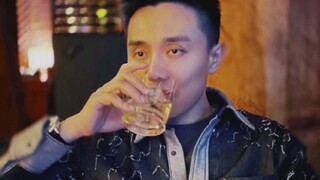 我的眼泪从嘴角流了下来