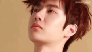 [Bo Jun Yi Xiao] [Ji Wu Fan Gu] CEO berperut gelap, posesif, dan sangat kuat di atas ✘ Dokter yang d
