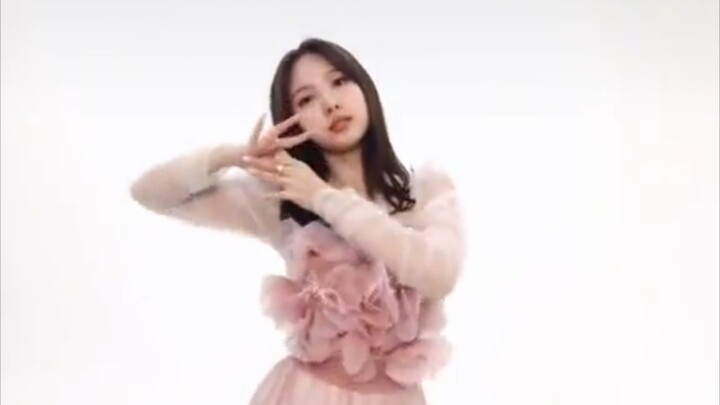 TikTok updates Nayeon's "Doughnut" solo dance