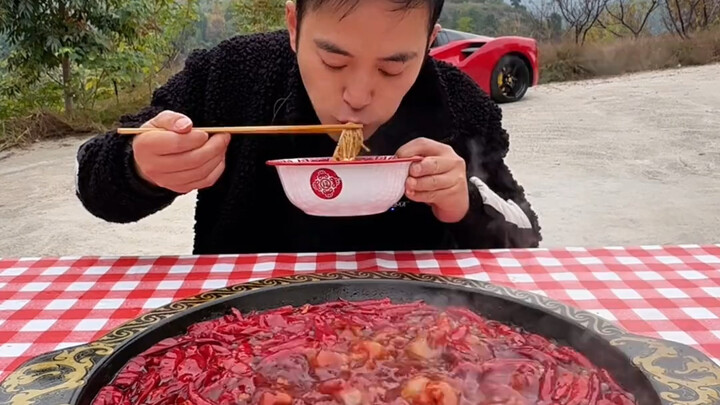 It’s cold—time for hot pot, everyone!