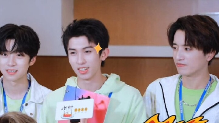 Who’s the most handsome member of INTO1? Lin Mo: Flip to me, everyone! Teammates: The smartest one i