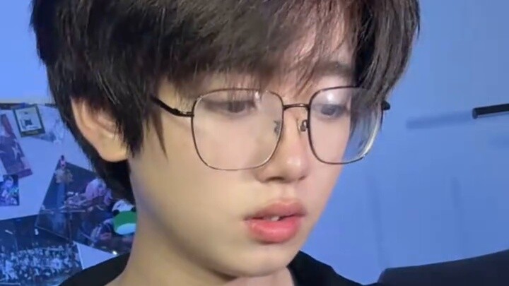 เมื่อคุณติดการเล่นกับสัตว์เล็กๆ แล้วจู่ๆ ก็นึกขึ้นได้ว่าคุณมีแฟน...