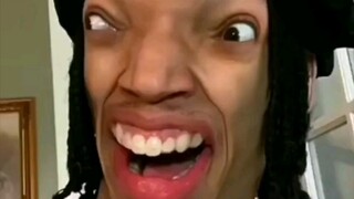 Stepping on the clouds at the edge of the sky, I bid farewell to the battlefield and its fierce figh