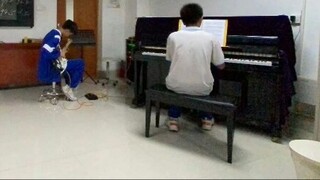 Apa yang terjadi ketika Anda memainkan "One Last Kiss" di kelas musik [Piano x Electric Guitar]