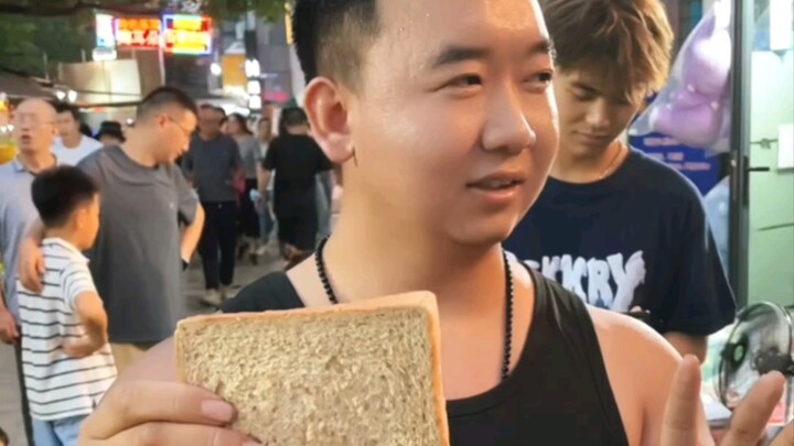 挑战40秒吃面包