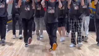 [Street Warrior] Wearing a Gang Gang Gang T-shirt and dancing to New Thing's WDBZ