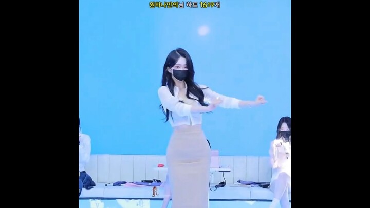 A Moment That Deserves the Spotlight #kpop #girl #dance