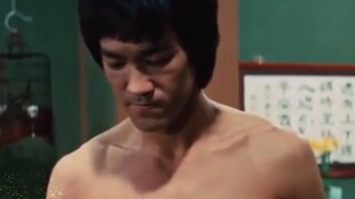 [Bruce Lee|Drowning] People always fall in love with Bruce Lee at different ages