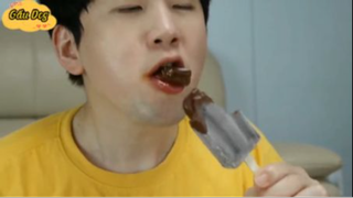 Mì xào ăn cùng thanh cua, xúc xích lớn... phần cuối #mukbang