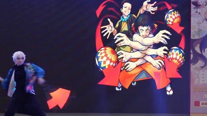 Efek spesialmu terlalu murahan, dan kamu berani tampil langsung di panggung pameran komik