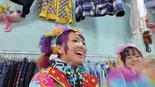 y2mate.com - Japanese Lolitas took me shopping in Harajuku_360p